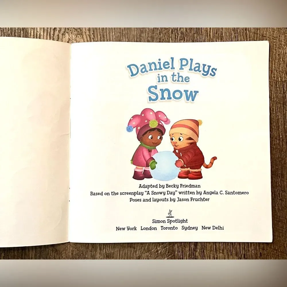Daniel Tiger’s Neighborhood Daniel Plays in the Snow Kids Book + 35 Stickers